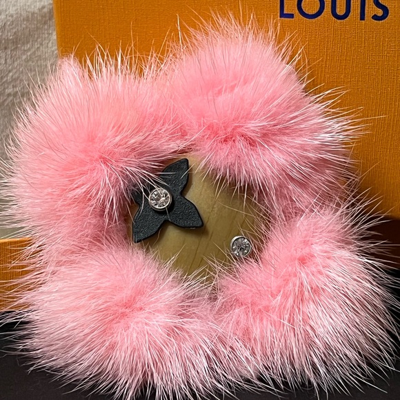 Louis Vuitton Vivienne keychain/bag charm - Picture 3 of 4